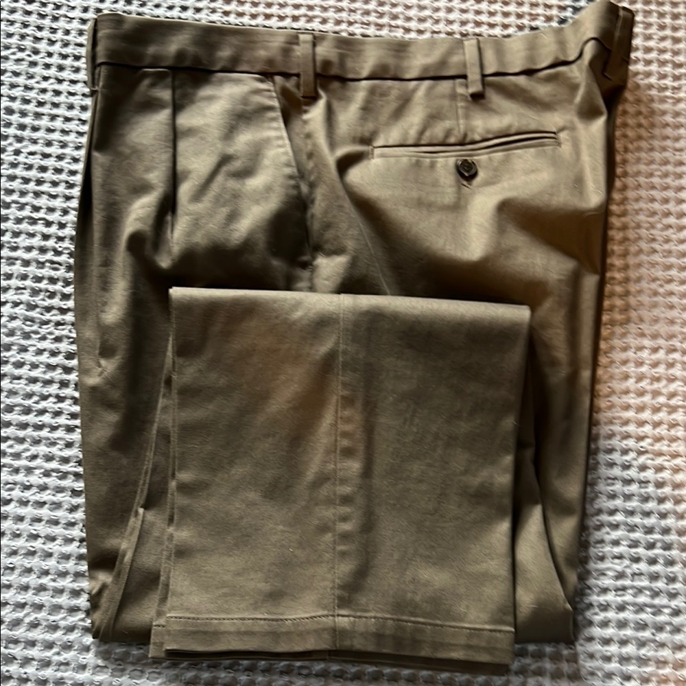 Dockers Classic, flex comfort, signature Khaki dress pant size 42x30 dark olive
